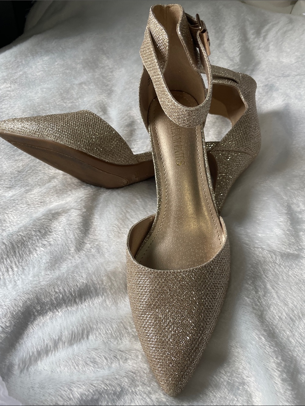 Elegant champagne gold Heels - Picture 6 of 9